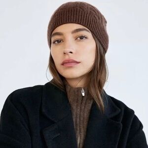 Aritzia Luxe 100% Cashmere Cable Knit Beanie